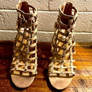 Excellent condition REPORT sandals, very comfortable!